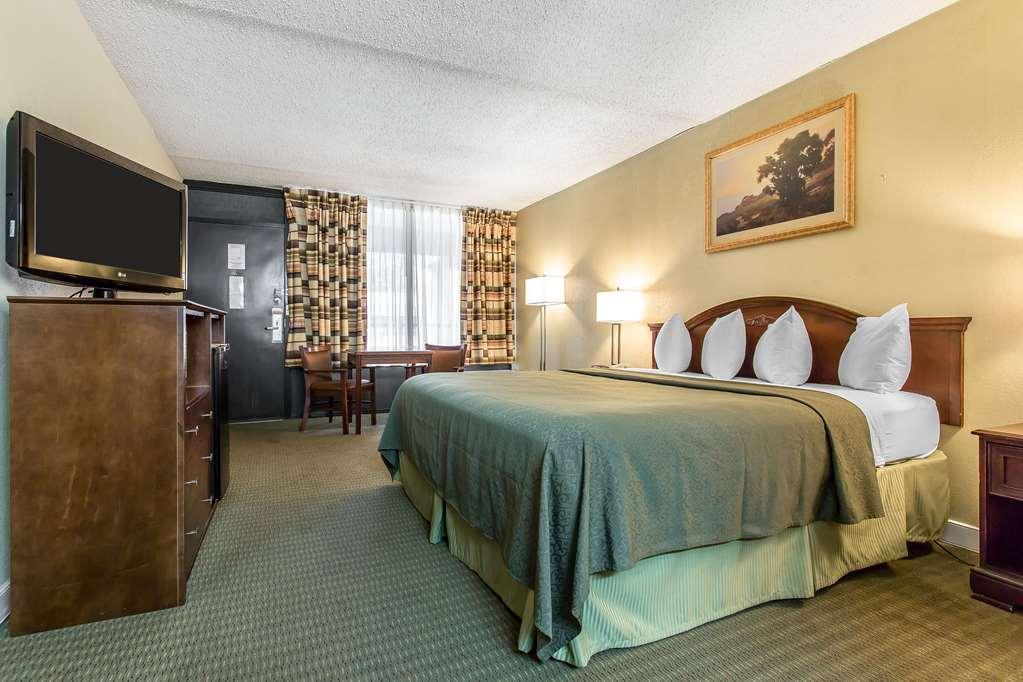 Rodeway Inn Lawton Habitación foto