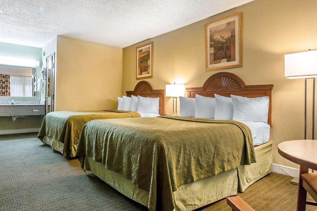 Rodeway Inn Lawton Habitación foto