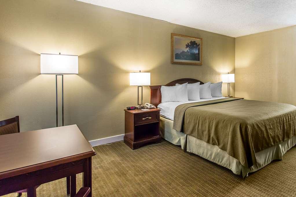 Rodeway Inn Lawton Habitación foto
